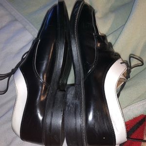 elaine benes black and white shoes